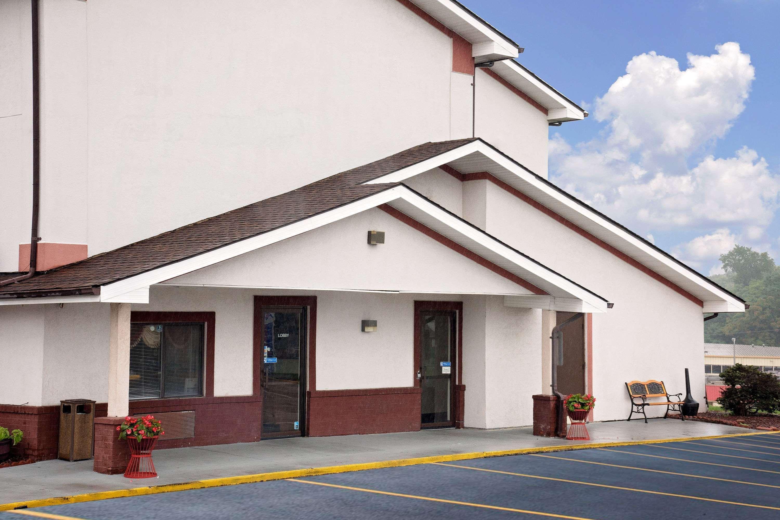 Super 8 Martinsburg Hotel Ngoại thất bức ảnh