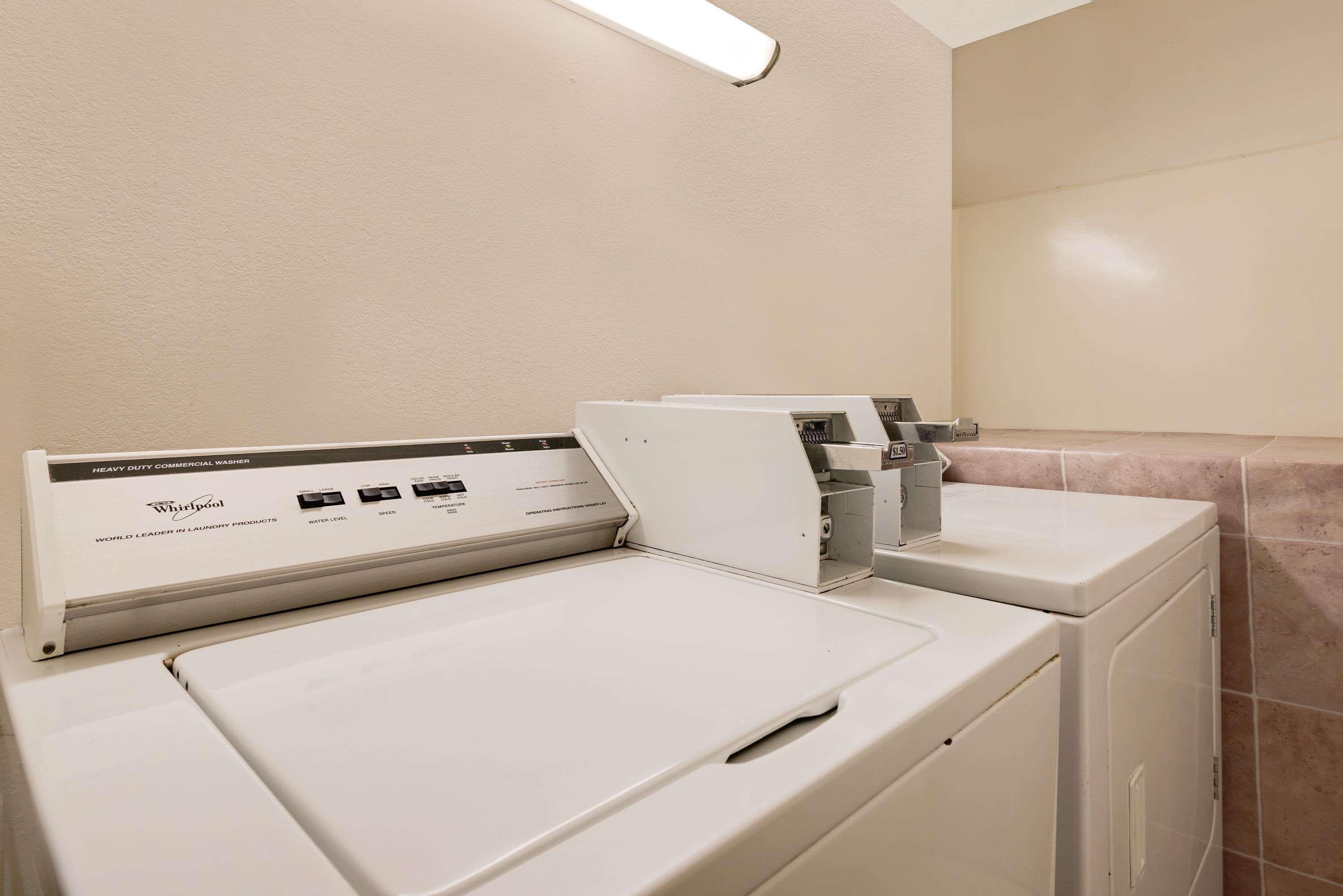 Super 8 Martinsburg Hotel Ngoại thất bức ảnh